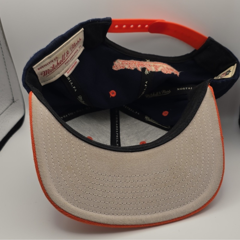 Mitchell & Ness NFL Vintage Collection Chicago Bears Navy/Orange Snapback Hat - Picture 6 of 6